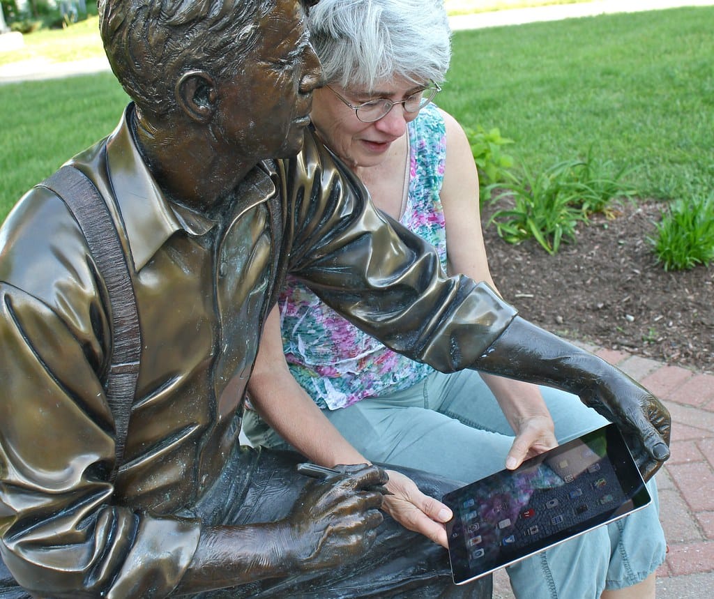 A los 97 años, una mujer desafía la brecha digital con dignidad