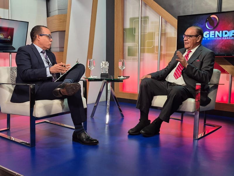 Miguel Franjul asegura amenaza de la prensa es la IA y no los gobiernos