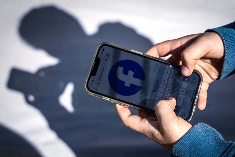 Meta inicia purga de usuarios menores de 16 años en Australia