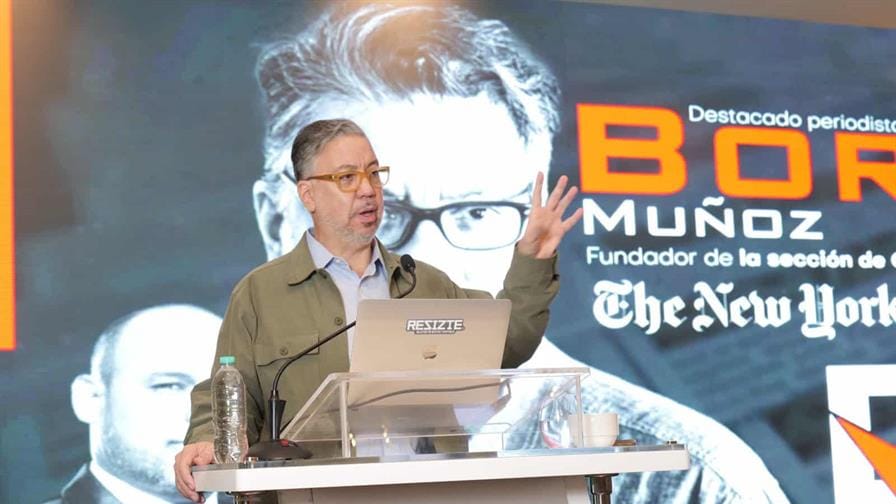 Periodista Boris Muñoz advierte sobre la pérdida de criterio en el periodismo en la era digital