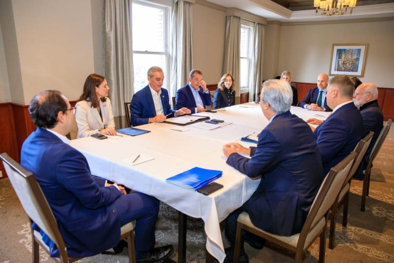 Abinader impulsa alianzas tecnológicas en California con líder de semiconductores