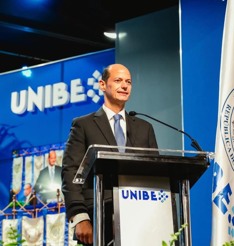 Cambiaso aboga por liderazgo con propósito en salud ante avance de IA