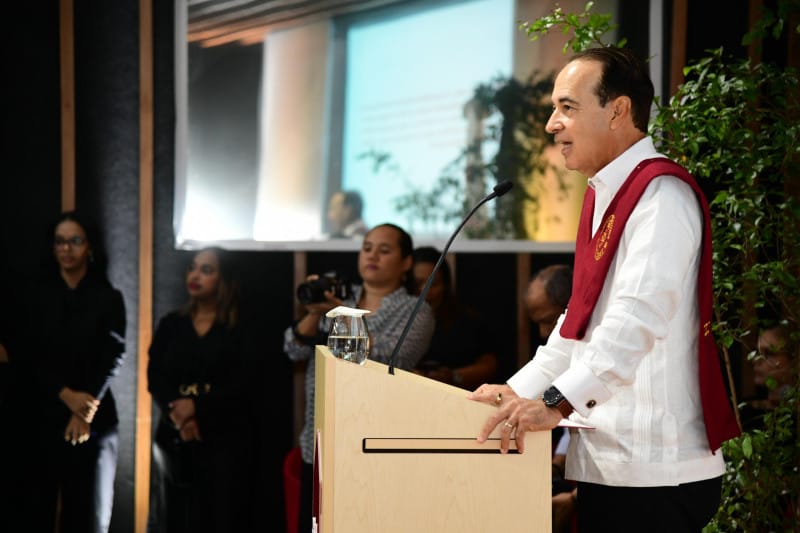 Arturo del Villar asume rectoría del INTEC con la IA como eje estratégico