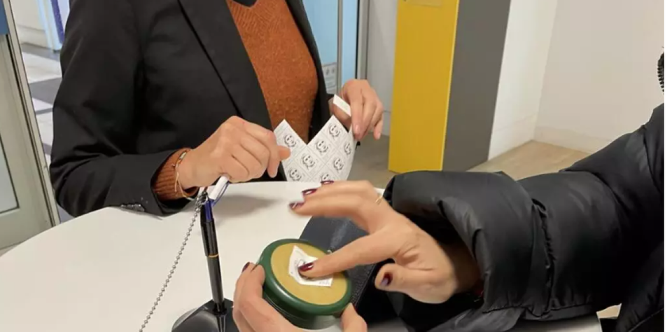 Ciberataque a La Poste paraliza servicios críticos en plena campaña navideña